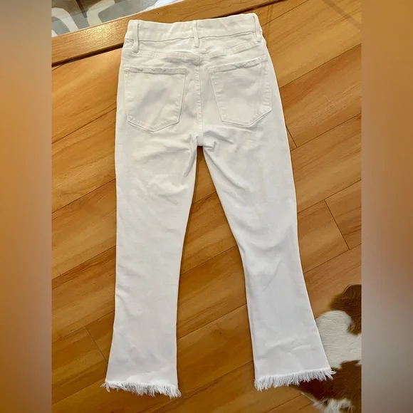 Frame “Le Crop Mid-Rise Mini Bootcut” Jeans in White | Size 23 - Picture 7 of 17